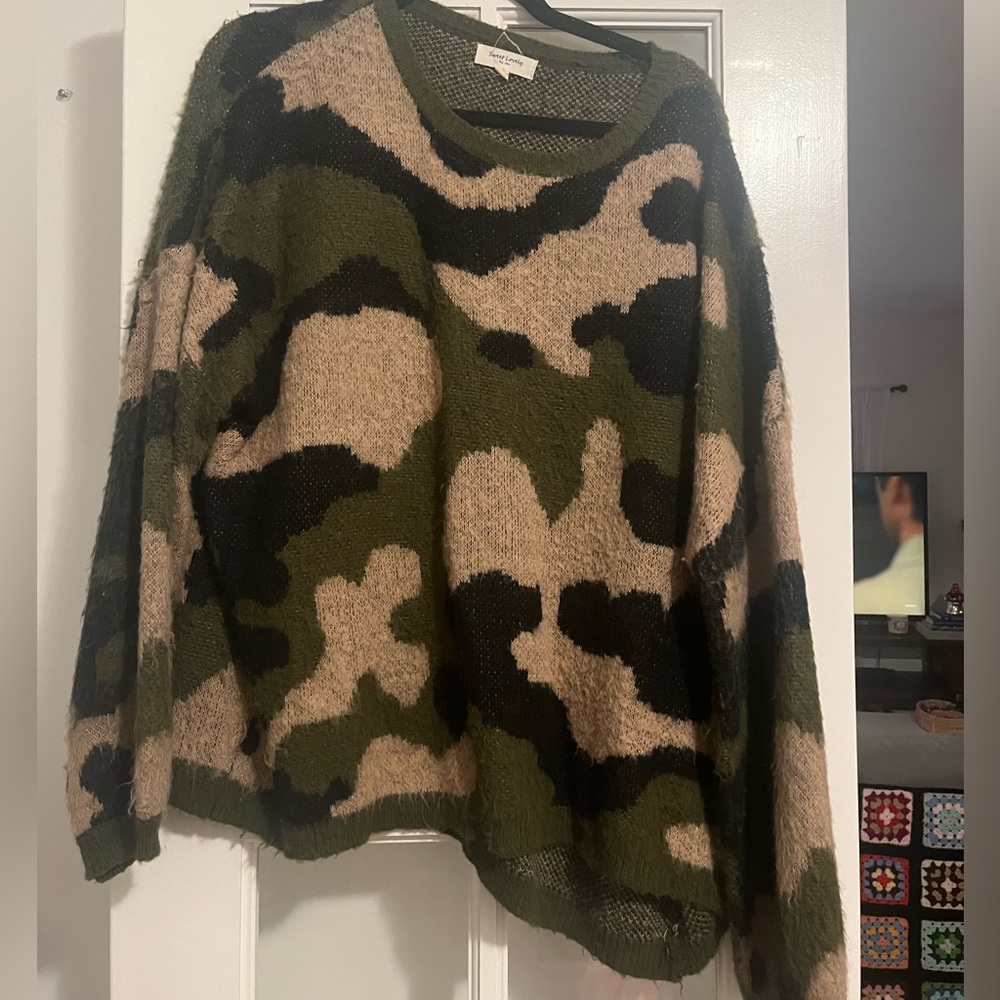 Camo Boutique Sweater- supperrrr soft